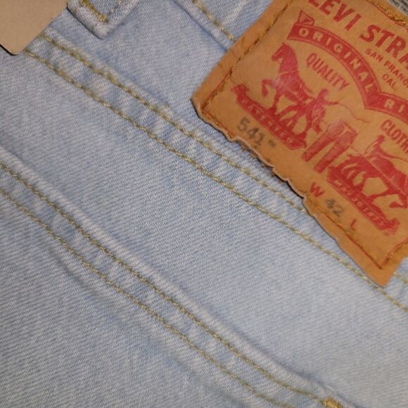 Men’s size 42 Levi Jean Shorts 541 Athletic Taper Light Wash NWT - Picture 6 of 8